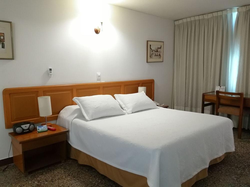 Hotel Villavicencio Plaza Extérieur photo