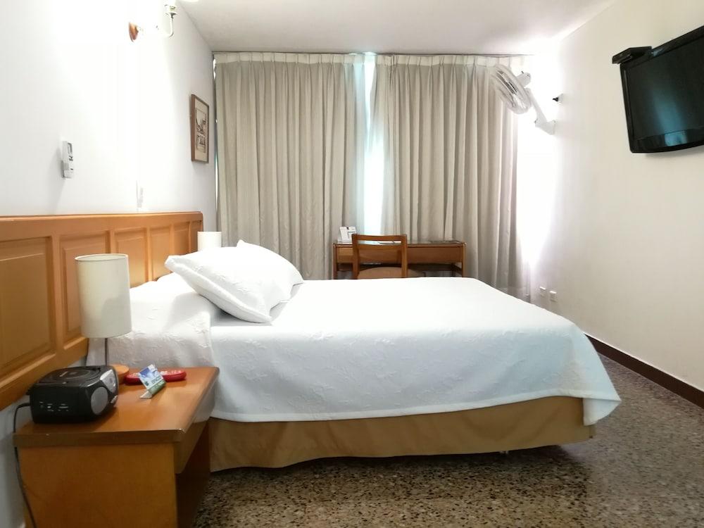 Hotel Villavicencio Plaza Extérieur photo