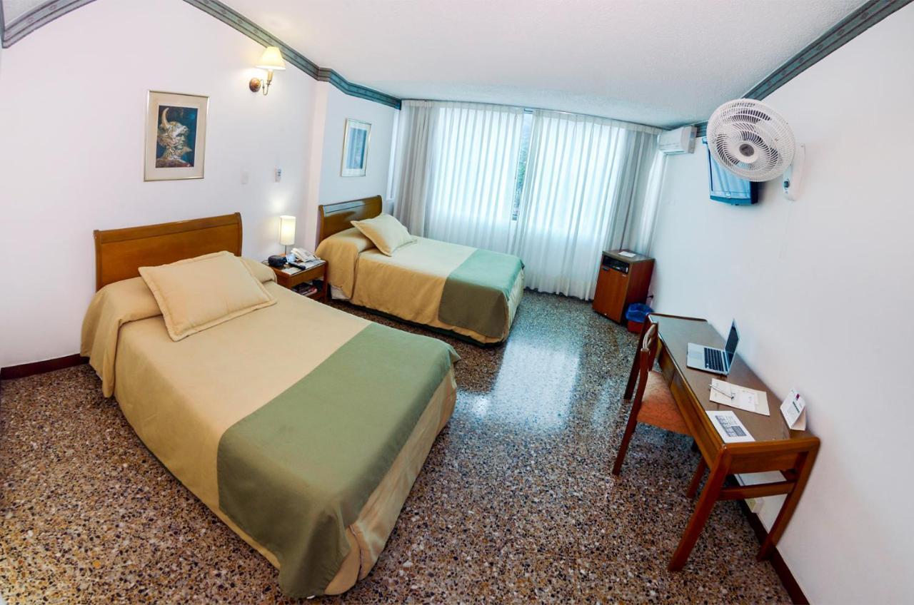 Hotel Villavicencio Plaza Extérieur photo